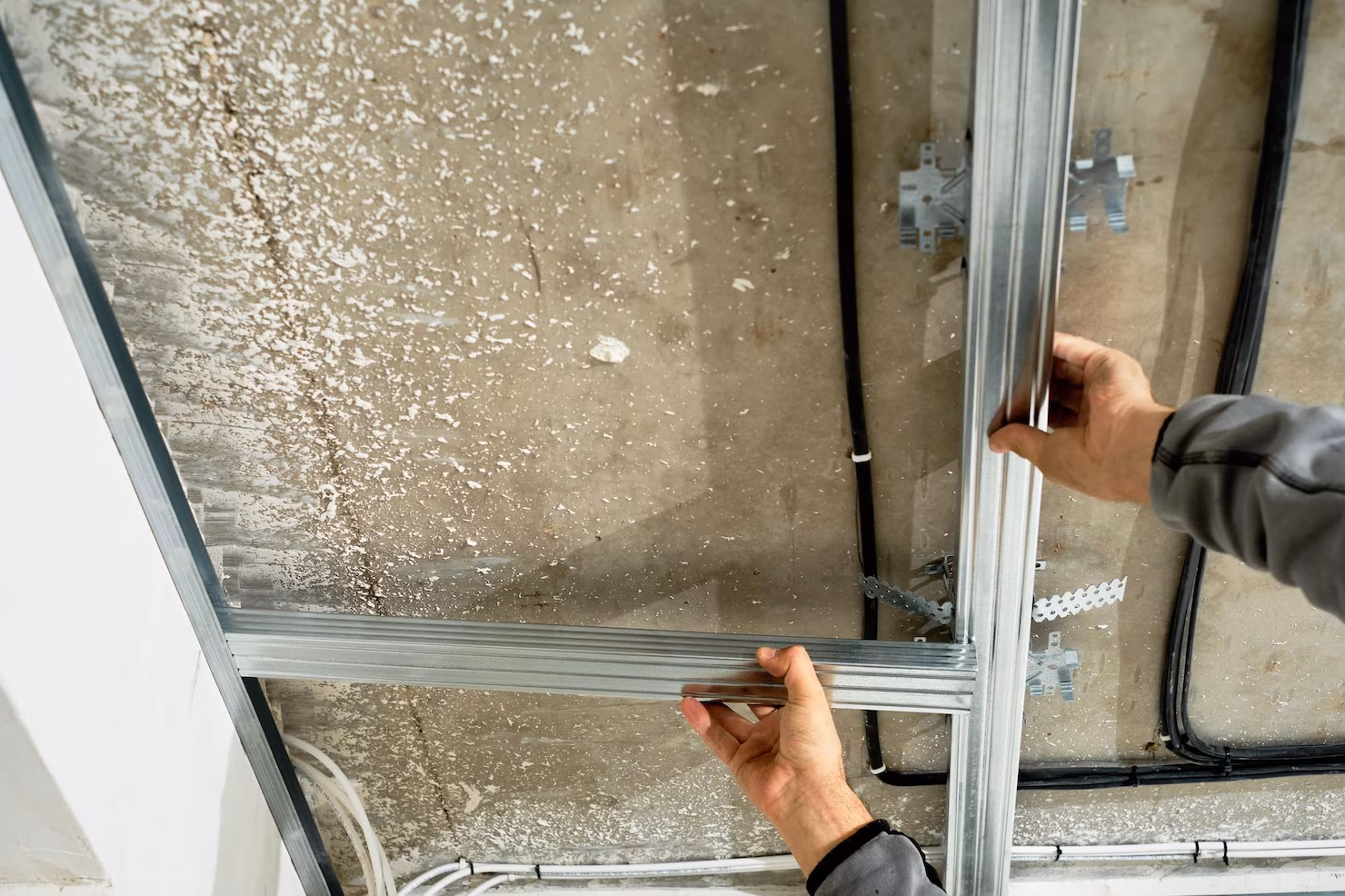 Aluminum screen room installation