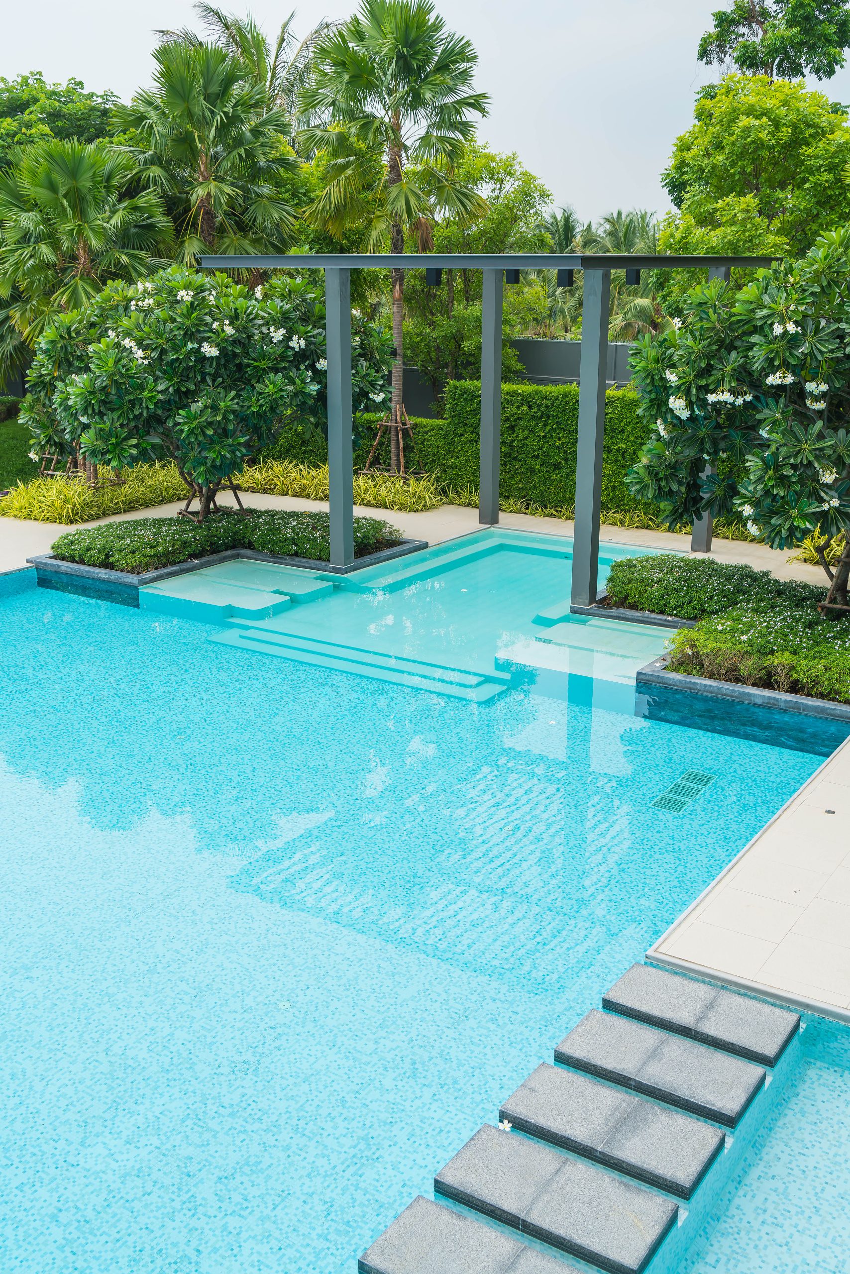Aluminum and screen enclosure services in Pasco County Florida